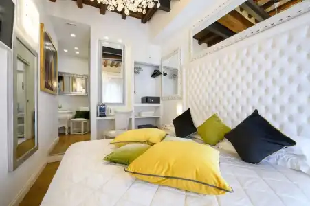 Domus Spagna Frattina Prestige Suite - 102