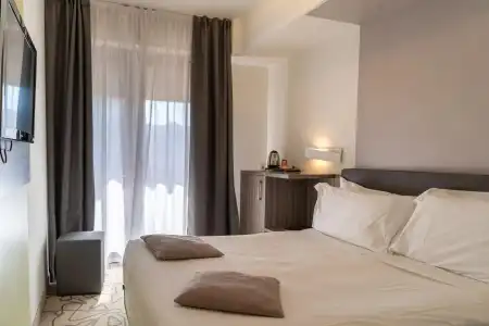 Désirée by Double Hospitality - 6
