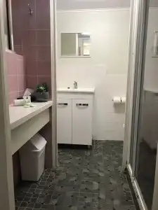 Ocean Breeze Motel - 24