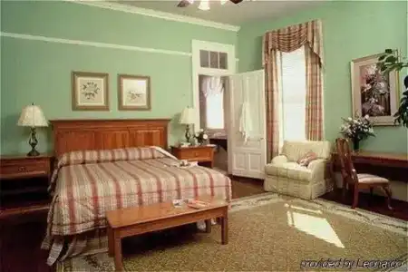 The Queen Anne - 18