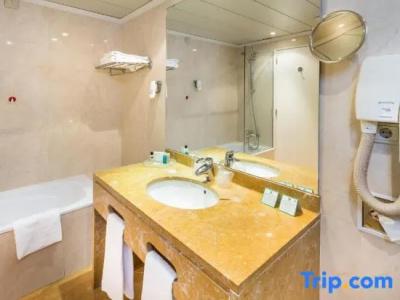 Holiday Inn Lisbon by IHG - 85