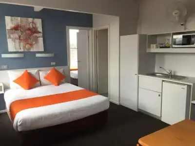Waterfront Lodge Motel - 3