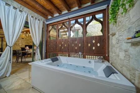 Oinou Strata - Adults Only - 72