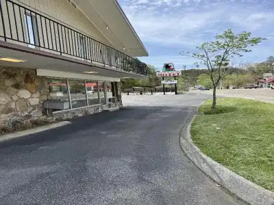 Sleepy Bear Motel - 22