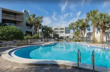 Hibiscus Oceanfront Resort - 20