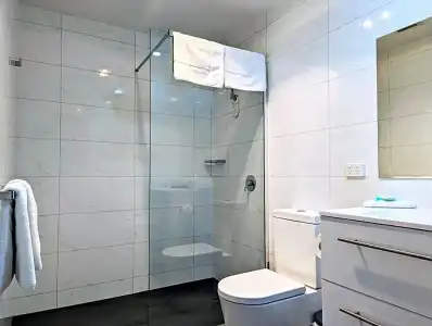 Mayfair Plaza Motel - 123