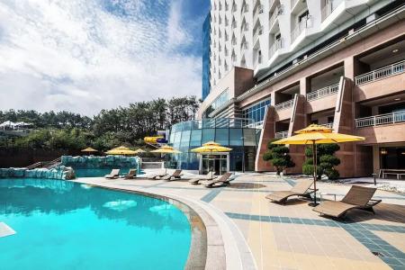 The Week & Resort - 33