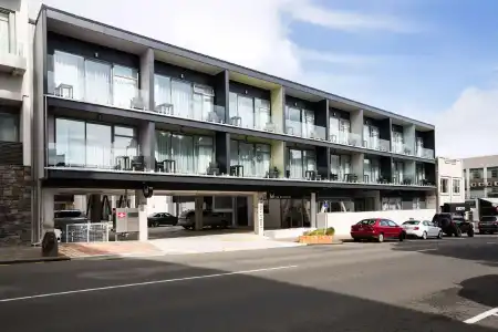 The Metrotel Motel - 31