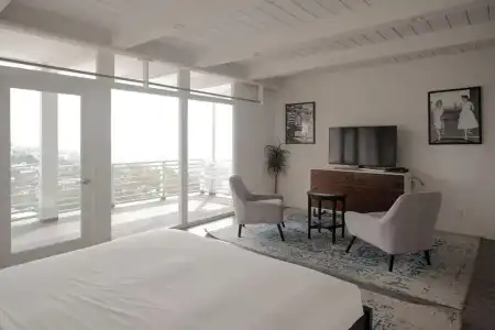 Hollywood Hills - 89