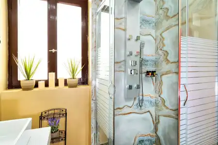 Diamond Luxury Suites - 8