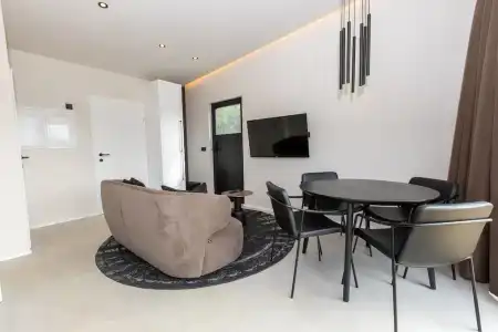 North Mountain View Suites - 26