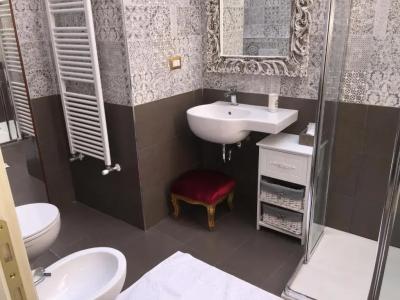 Romantic Escapade in Venice - 45