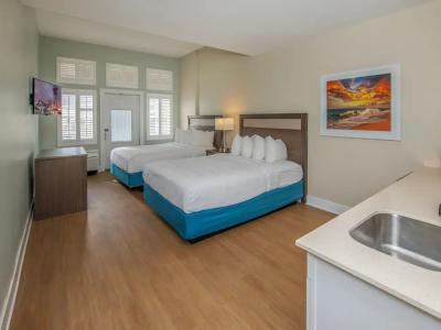 Commander & Suites - 81