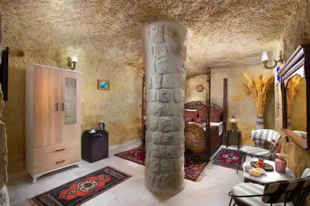 Romantic Cave - 82
