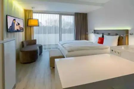 elaya kleve, Trademark Collection by Wyndham - 14