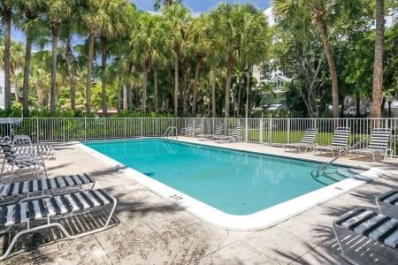Miami River Inn By Renzzi - 16