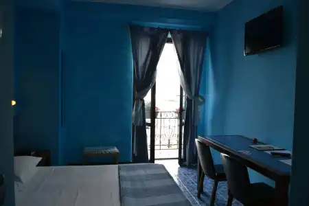 Petit - 1