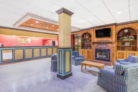 Ramada Macon - 1
