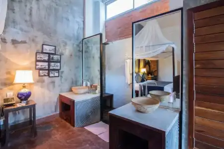 Mane Boutique & Spa - 42