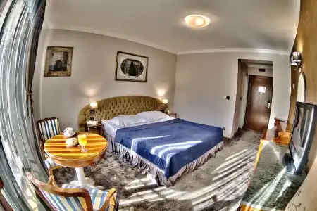 Meg-Lozenetz - 48