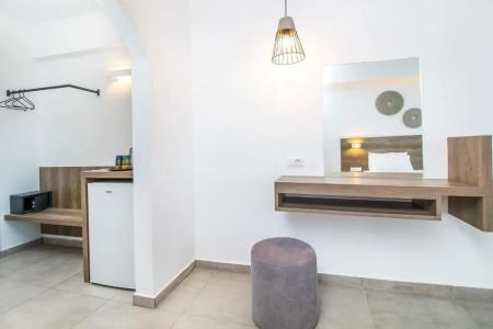 Hillside Studios & Apartments - 29