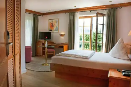 Bayerischer Hof - 66
