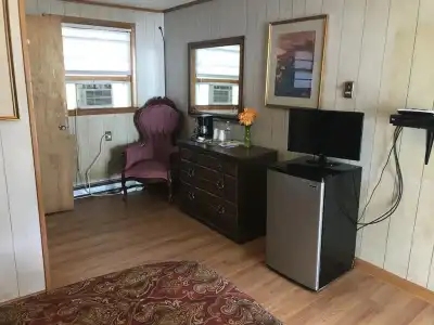 Hillside Motel - 8