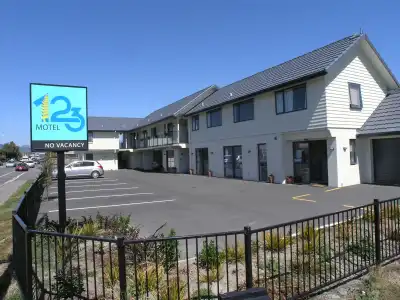 123 Motel - 12