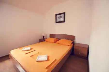 Lyon Apartments - 43