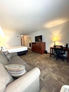 Boothill Inn and Suites - 61