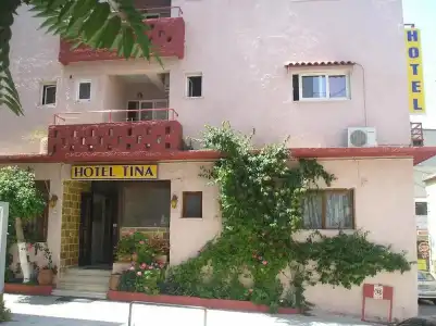 Tina - 37