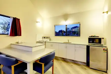 Rayland Epsom Motel - 16