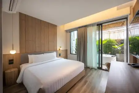 Shan Villas Sukhumvit - 360