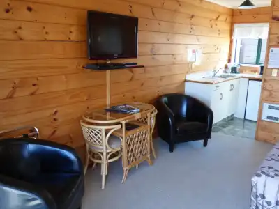 Cedarwood Lakeside Motel & Conference Venue - 24