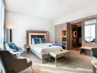 Novotel Bur Dubai - 16
