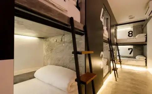 Savage Hostel - 6