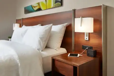 Hilton Garden Inn Waikiki Beach - 6