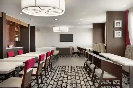 DoubleTree by Hilton Toronto Airport - 35