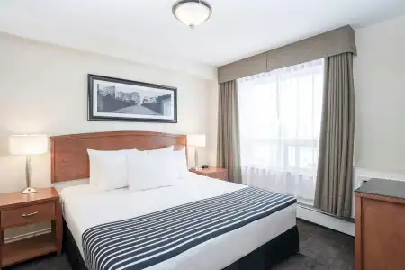 Sandmans & Suites Calgary West - 20