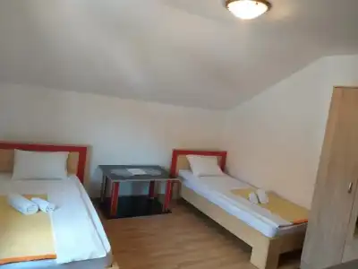 Hostel Vera - Airport Podgorica - 13
