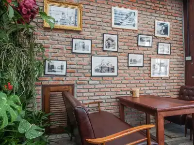 Nakorn de Sukhothai hip - 11
