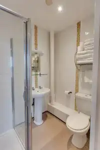 Sportsview Guest House - 77