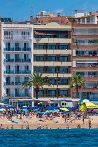 Almirall Apartaments - 9