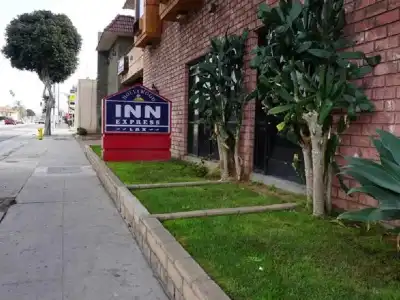 Hollywood Inn Express LAX - 27