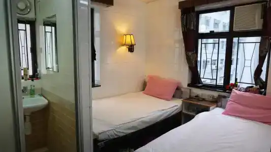 Maple Leaf Guest House - 0