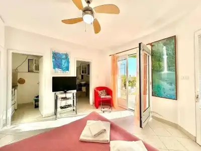 Sun Rose Apartments - 206