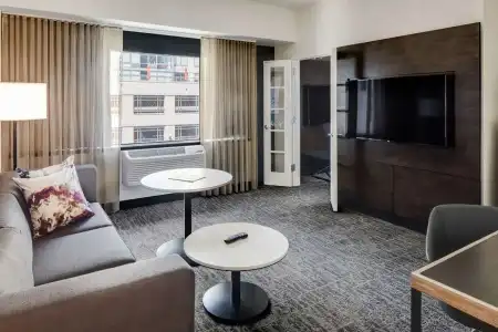 DoubleTree by Hilton & Suites Jersey City - 5