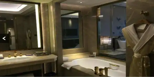 Wanda Reign Chengdu - 7