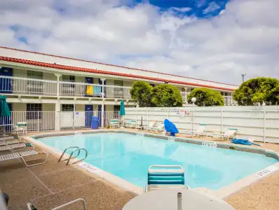 Motel 6 Austin, TX - Midtown - 10