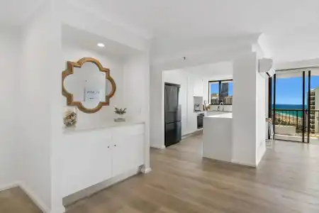Surfers Century Oceanside Apartments - 192